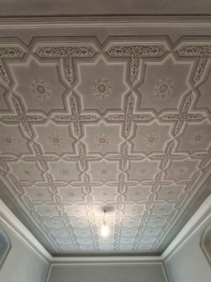 Iluzivní kazetový strop schodišťové haly Nového zámku ve Studénce